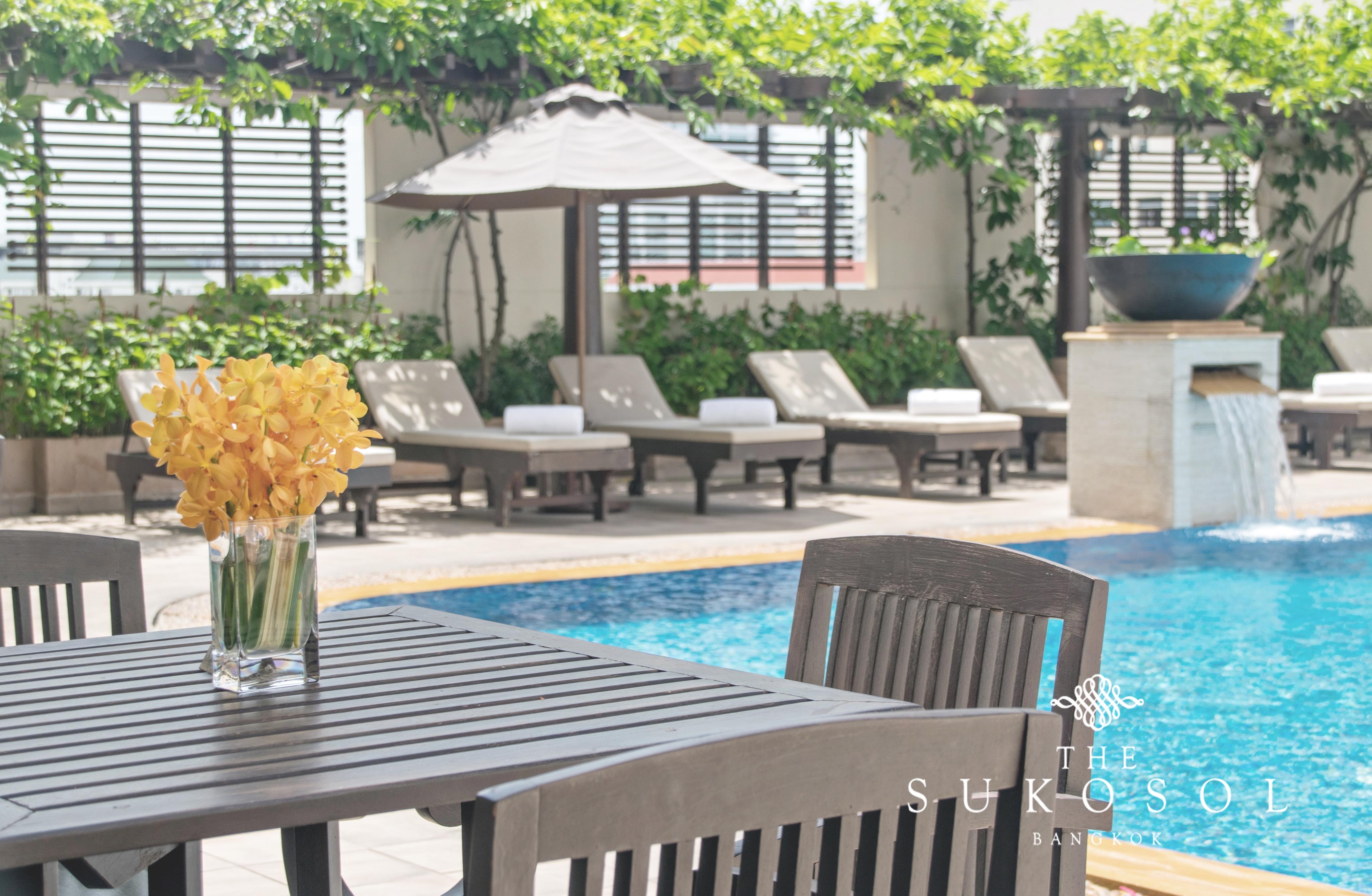The Sukosol Hotel Bangkok Exteriér fotografie The pool at the hotel