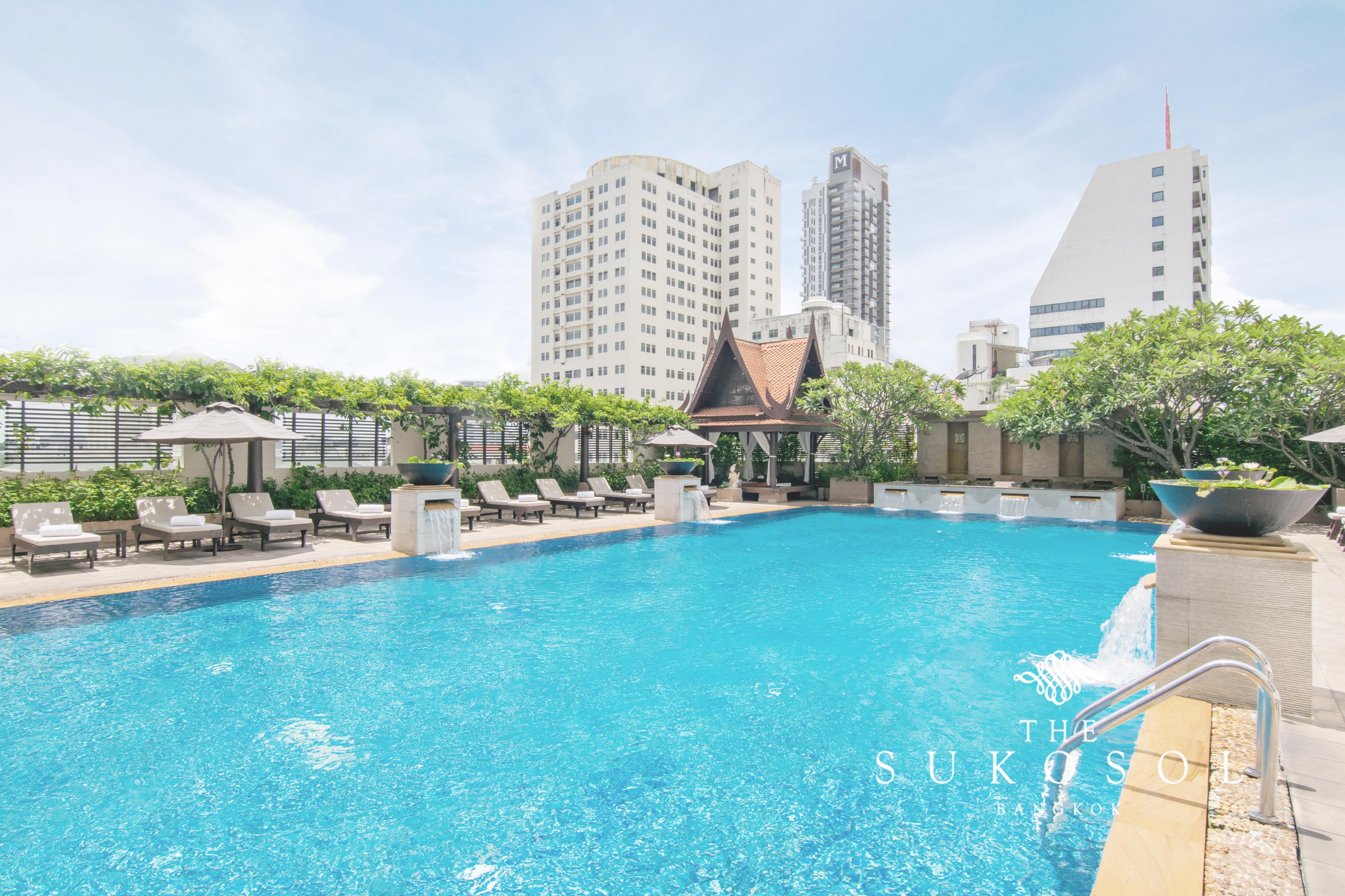 The Sukosol Hotel Bangkok Exteriér fotografie The pool at the hotel