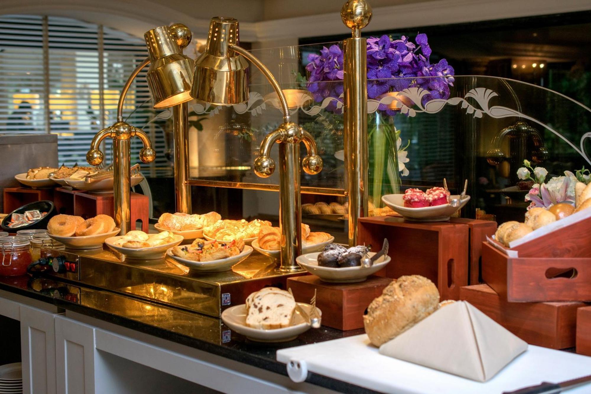 The Sukosol Hotel Bangkok Exteriér fotografie A coffee station