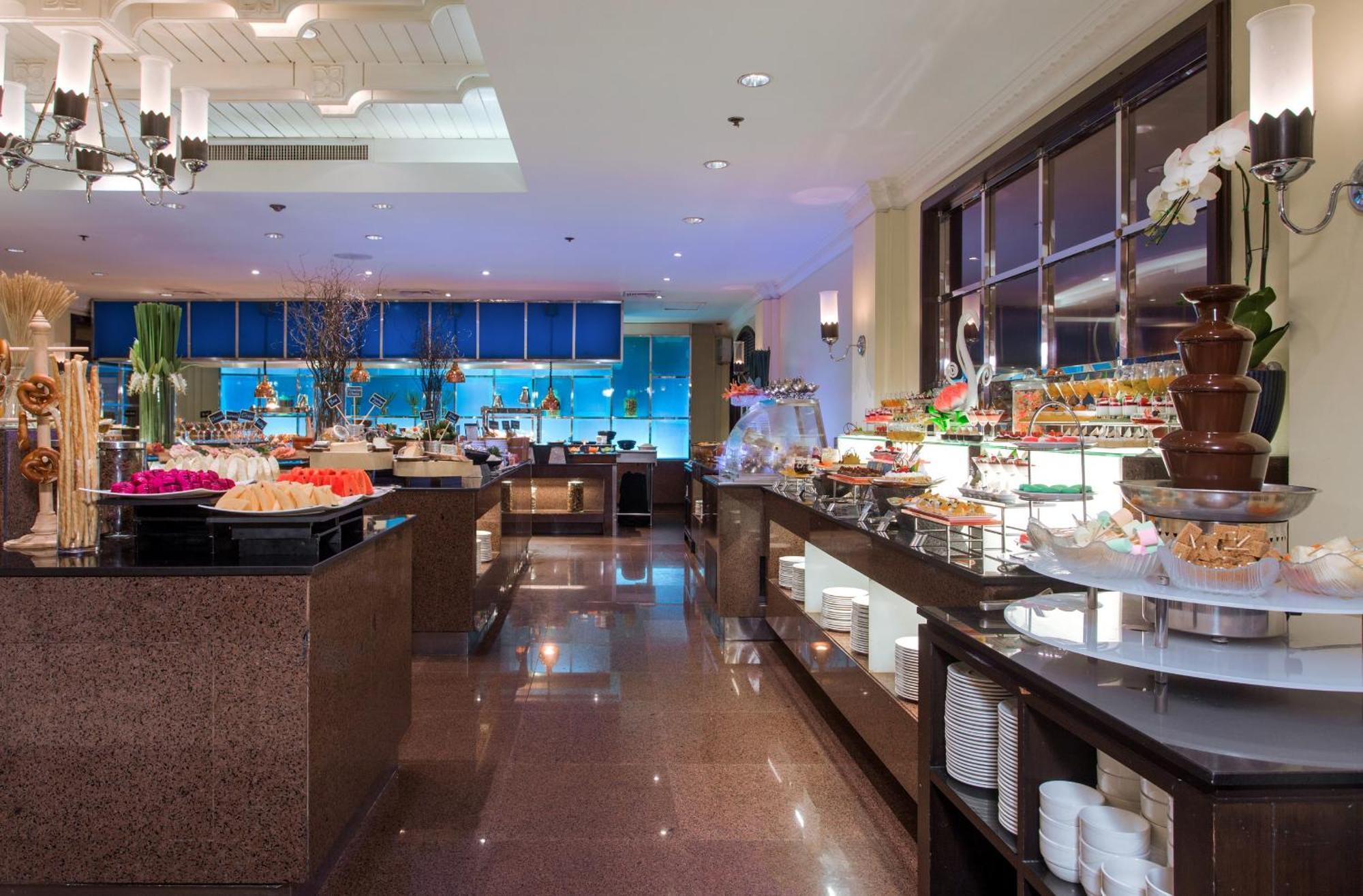 The Sukosol Hotel Bangkok Exteriér fotografie The buffet at the hotel