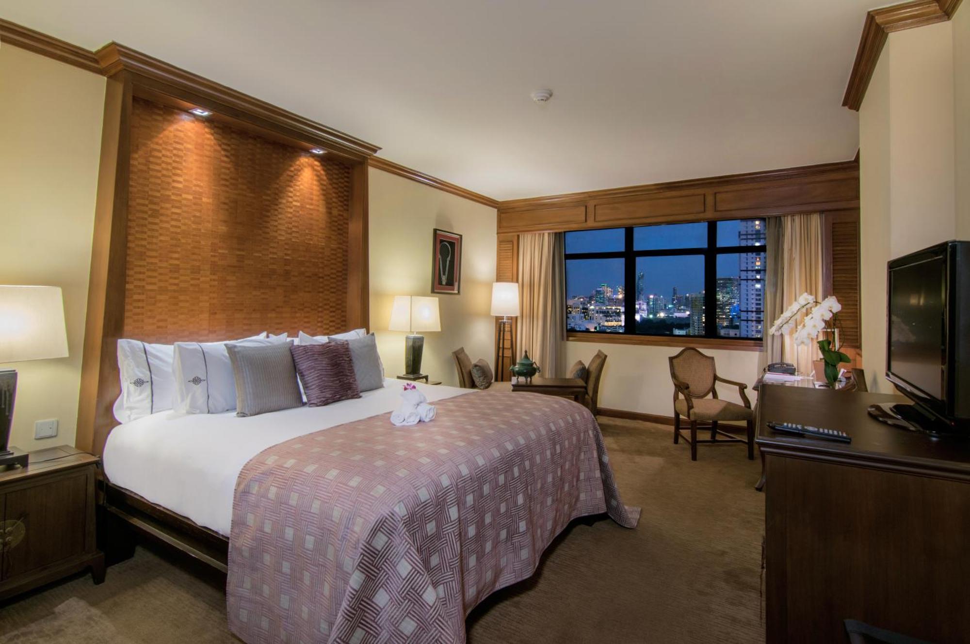 The Sukosol Hotel Bangkok Exteriér fotografie A guest room at the Four Seasons Hotel